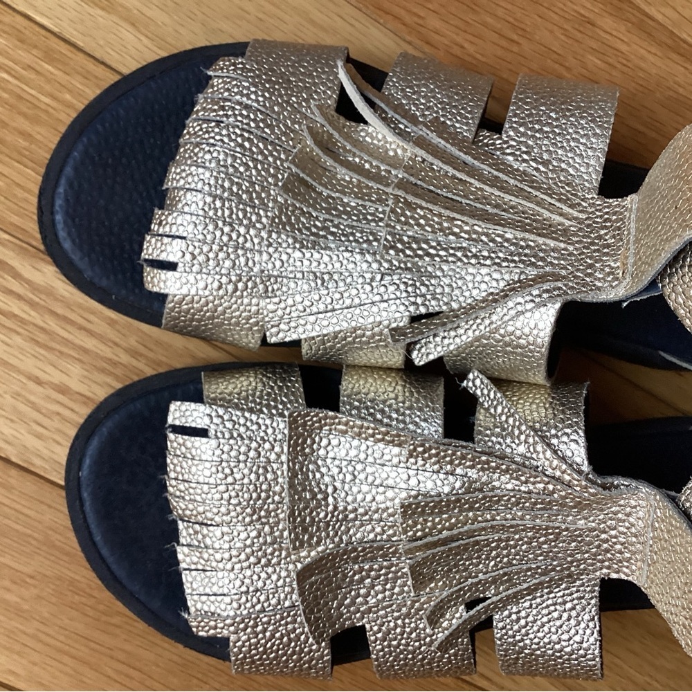 Gold gladiator leather sandals, fringe, like new, fit 6.5 - Picture 6 of 15